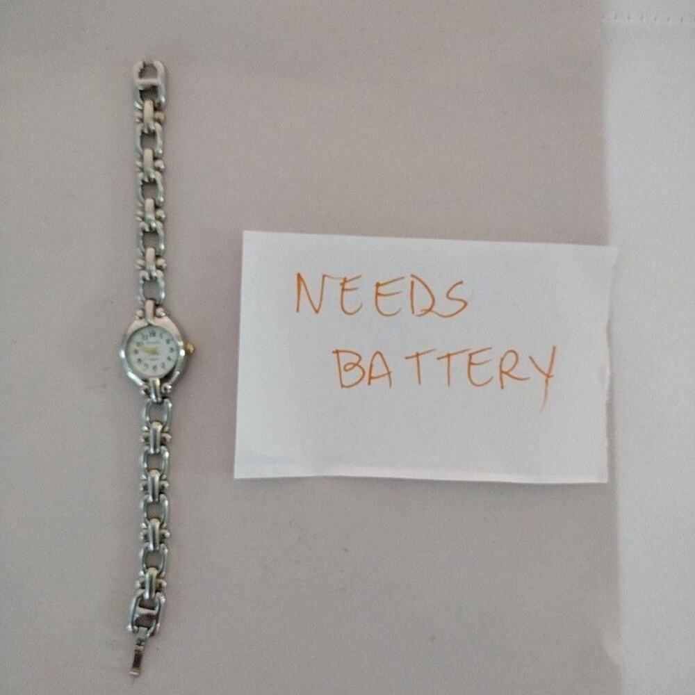 Decade Womens Watch Silver Tone White Dial Bracelet Quartz Dress Needs Battery